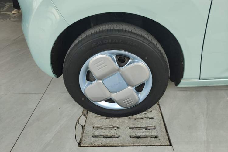 Used Geely Galaxy Panda 2023 Panda Mini 200km Endurance Bear Left Front Wheel Hub