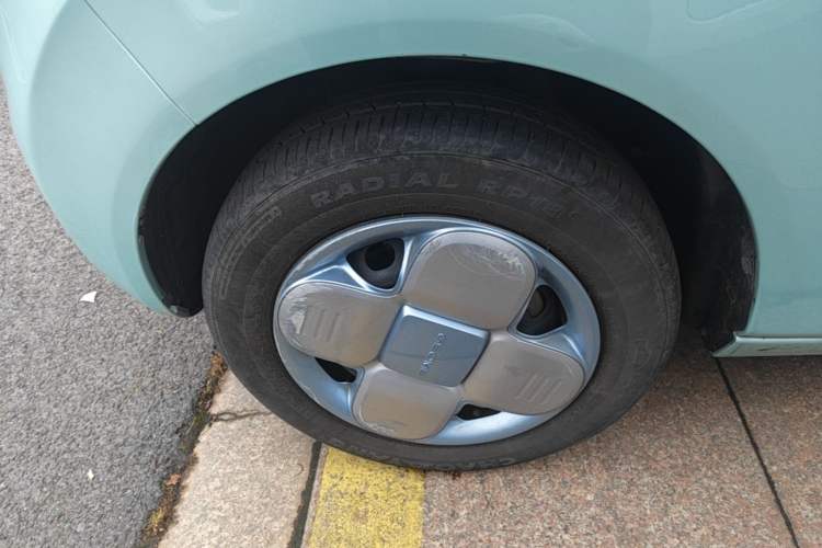 Used Geely Galaxy Panda 2023 Panda Mini 200km Endurance Bear Left Front Wheel Hub