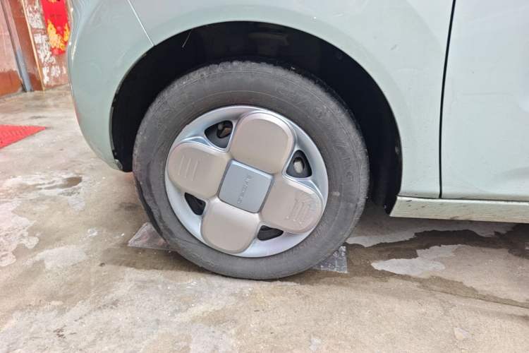 Used Geely Galaxy Panda 2023 Panda Mini 200km Endurance Bear Left Front Wheel Hub