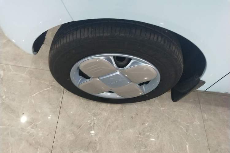 Used Geely Galaxy Panda 2023 Panda Mini 200km Endurance Bear Left Front Wheel Hub
