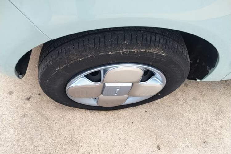 Used Geely Galaxy Panda 2023 Panda Mini 200km Endurance Bear Left Front Wheel Hub