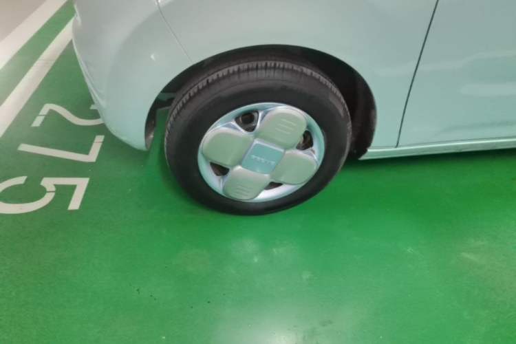 Used Geely Galaxy Panda 2023 Panda Mini 120km Super Cute Bear Left Front Wheel Hub