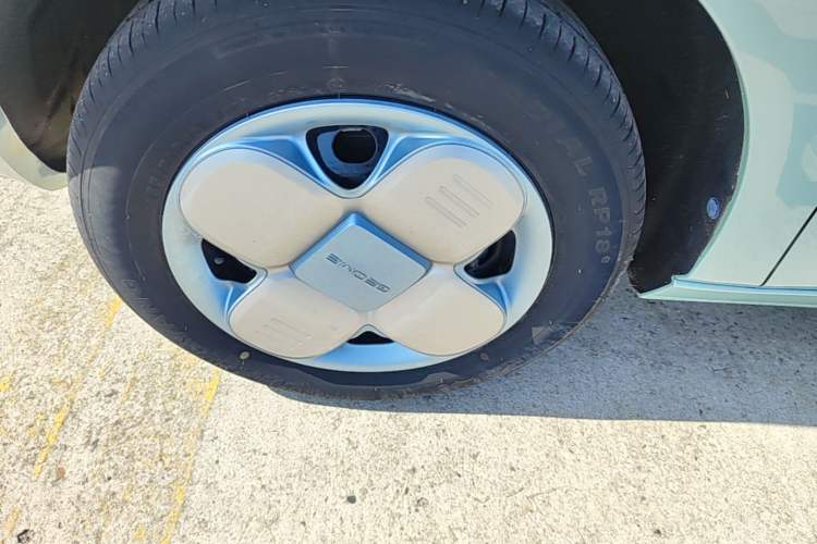 Used Geely Galaxy Panda 2023 Panda Mini 200km Endurance Bear Left Front Wheel Hub
