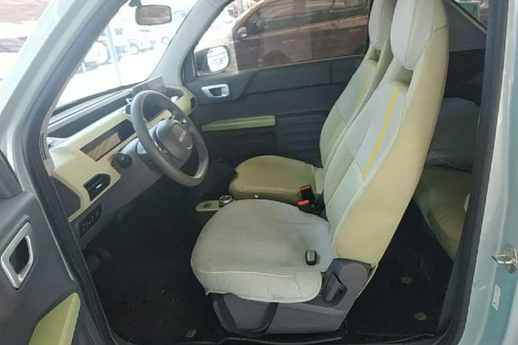 Used Geely Galaxy Panda 2023 Panda Mini 200km Endurance Bear Left Rear Seat