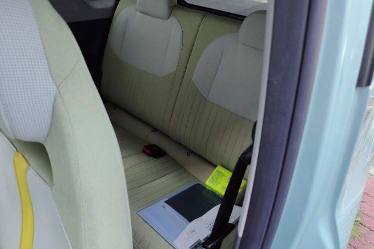 Used Geely Galaxy Panda 2023 Panda Mini 200km Endurance Bear Left Rear Seat