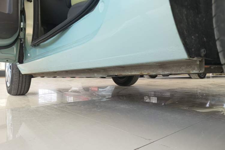 Used Geely Galaxy Panda 2023 Panda Mini 200km Endurance Bear Left Side Sill