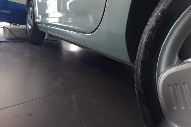 Used Geely Galaxy Panda 2023 Panda Mini 200km Endurance Bear Left Side Sill