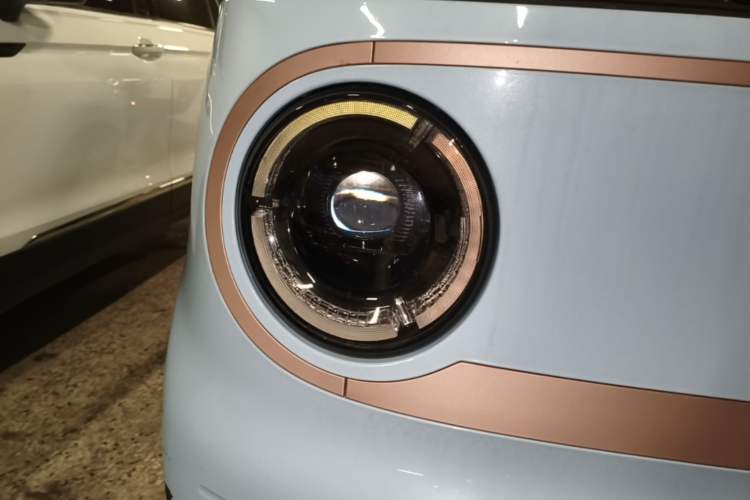 Used Geely Galaxy Panda 2023 Panda Mini 200km Endurance Bear Right Front Headlight