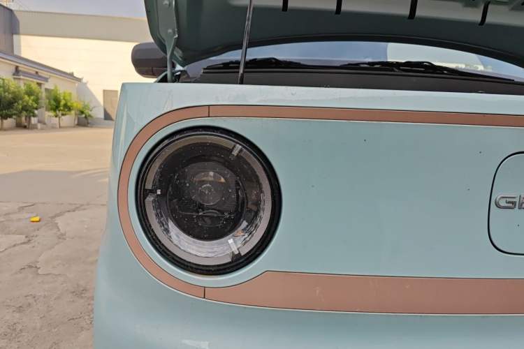 Used Geely Galaxy Panda 2023 Panda Mini 200km Endurance Bear Right Front Headlight