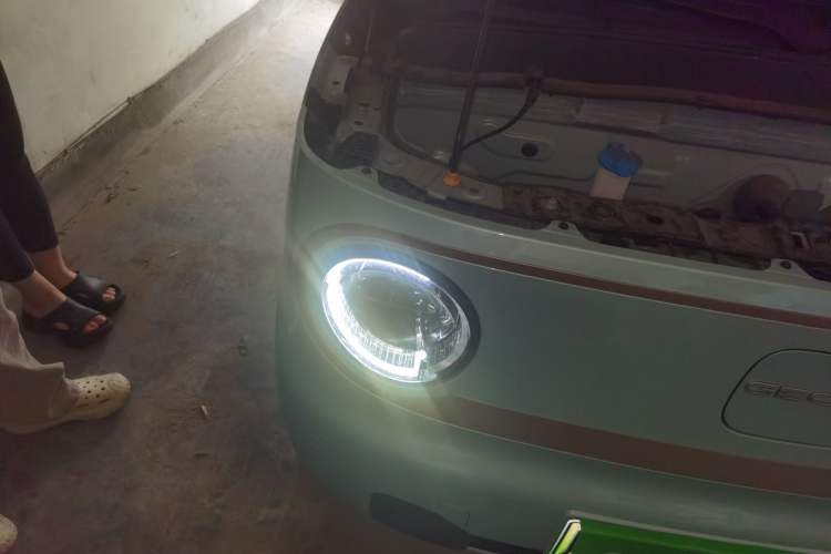 Used Geely Galaxy Panda 2023 Panda Mini 200km Endurance Bear Right Front Headlight