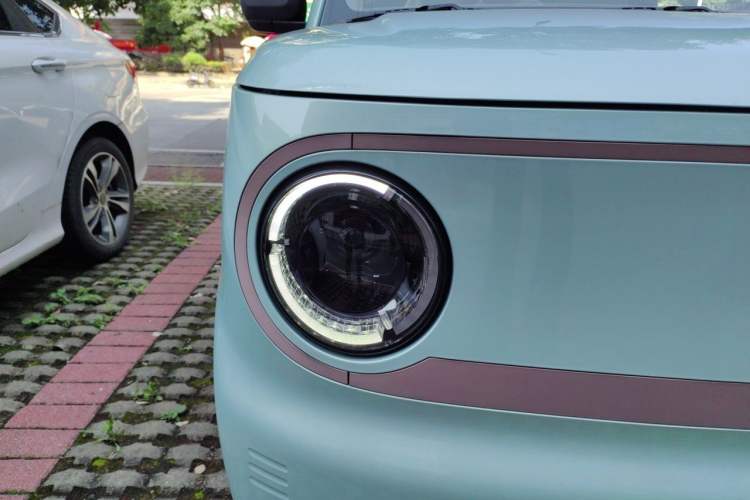 Used Geely Galaxy Panda 2023 Panda Mini 200km Endurance Bear Right Front Headlight