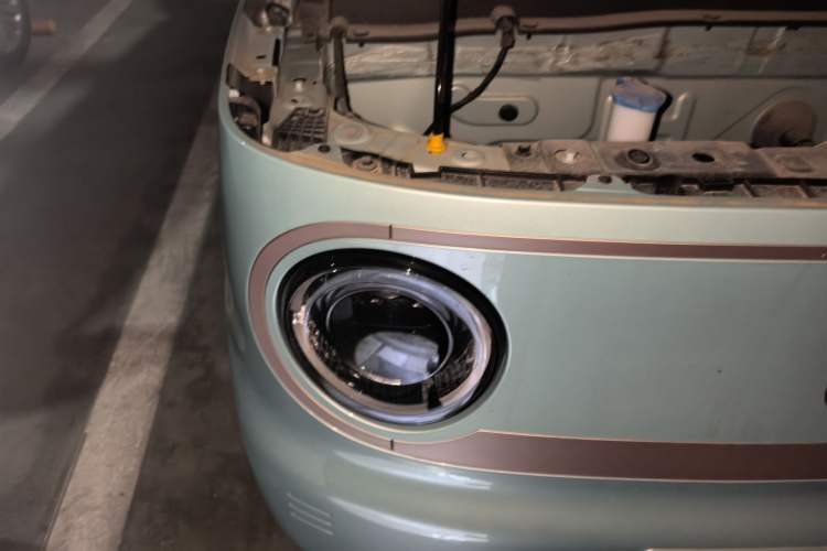 Used Geely Galaxy Panda 2023 Panda Mini 200km Endurance Bear Right Front Headlight
