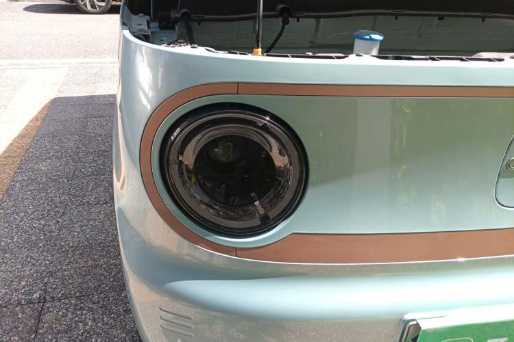 Used Geely Galaxy Panda 2023 Panda Mini 200km Endurance Bear Right Front Headlight