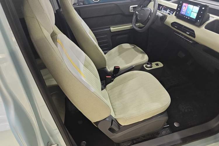 Used Geely Galaxy Panda 2023 Panda Mini 200km Endurance Bear Right Front Seat