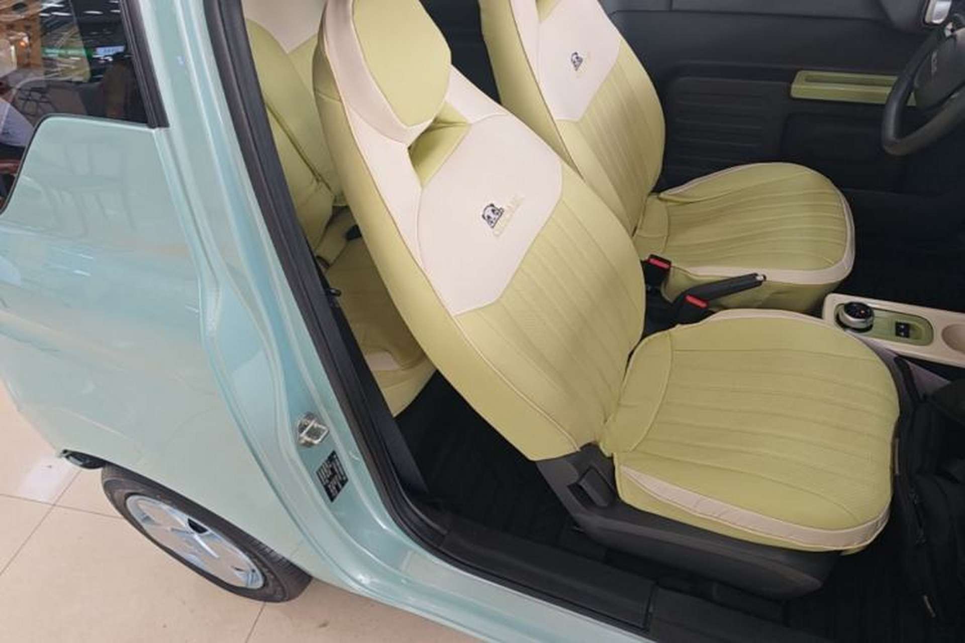 Used Geely Galaxy Panda 2023 Panda Mini 200km Endurance Bear Right Front Seat