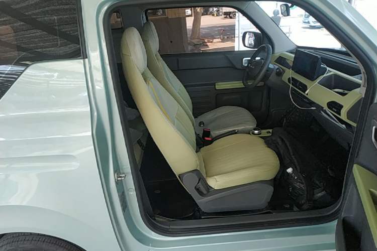 Used Geely Galaxy Panda 2023 Panda Mini 200km Endurance Bear Right Front Seat