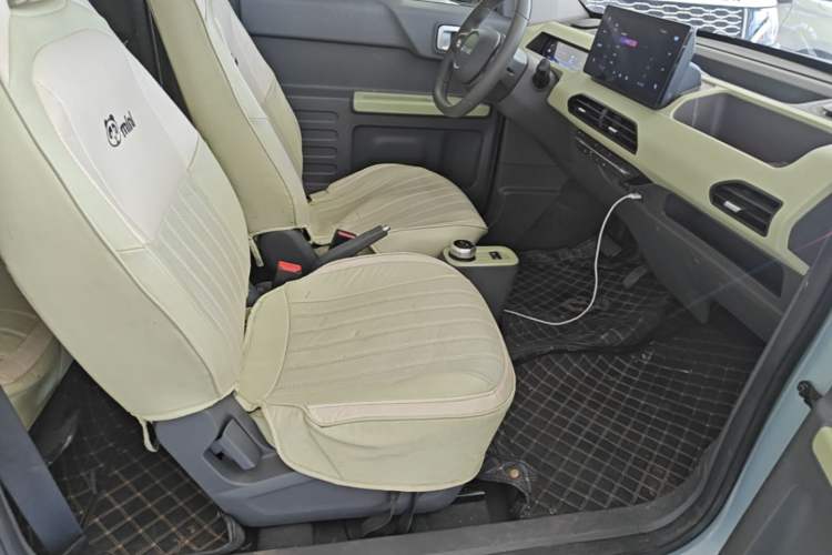 Used Geely Galaxy Panda 2023 Panda Mini 200km Endurance Bear Right Front Seat