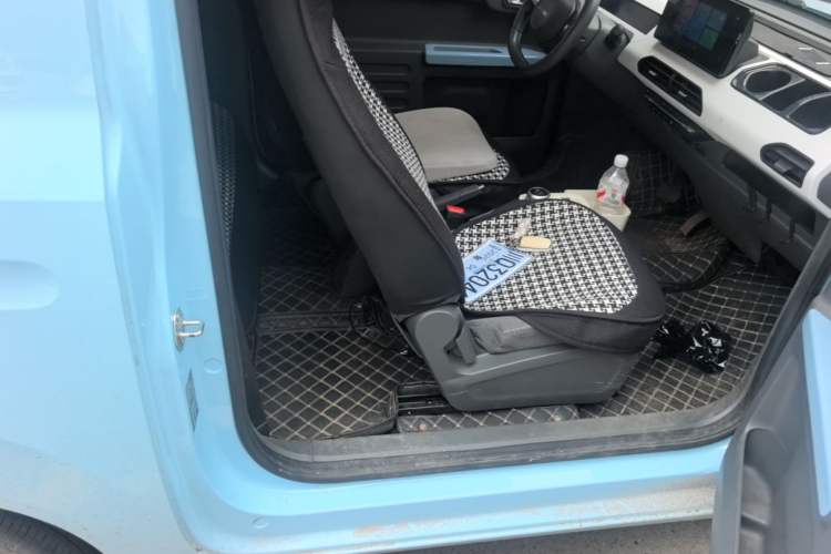 Used Geely Galaxy Panda 2023 Panda Mini 200km Endurance Bear Right Front Seat