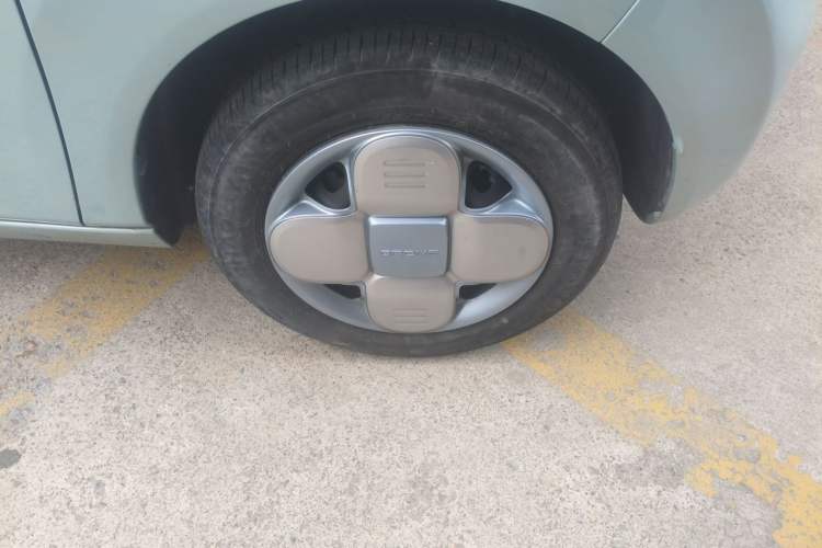 Used Geely Galaxy Panda 2023 Panda Mini 200km Endurance Bear Right Front Wheel Hub