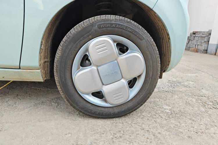 Used Geely Galaxy Panda 2023 Panda Mini 200km Endurance Bear Right Front Wheel Hub
