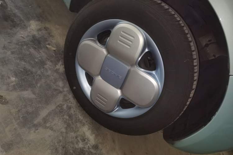 Used Geely Galaxy Panda 2023 Panda Mini 200km Endurance Bear Right Front Wheel Hub