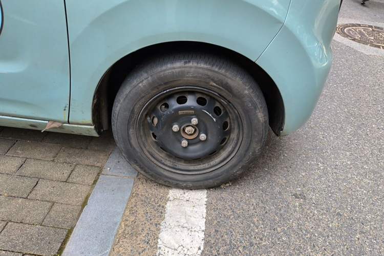 Used Geely Galaxy Panda 2023 Panda Mini 200km Endurance Bear Right Front Wheel Hub