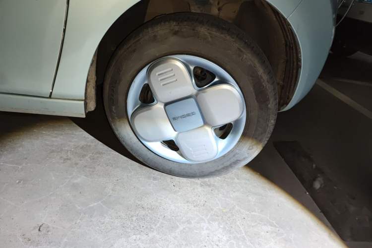 Used Geely Galaxy Panda 2023 Panda Mini 120km Super Cute Bear Right Front Wheel Hub
