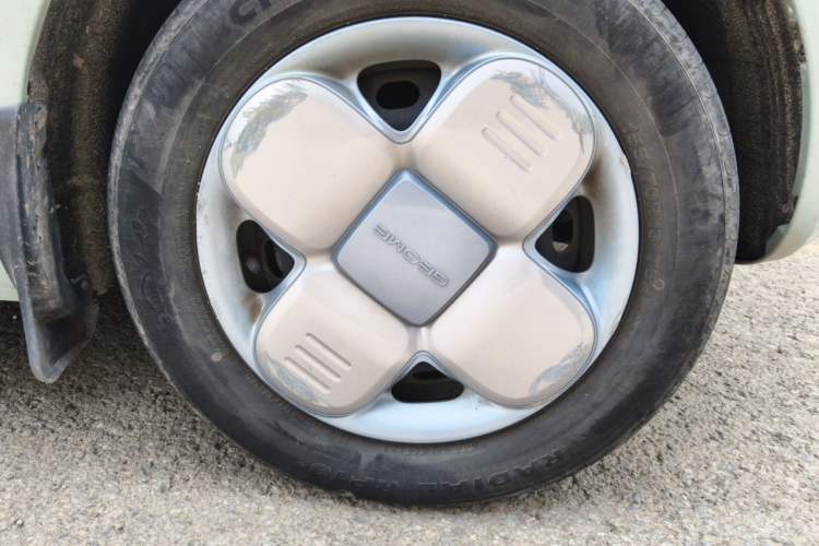 Used Geely Galaxy Panda 2023 Panda Mini 200km Endurance Bear Right Front Wheel Hub