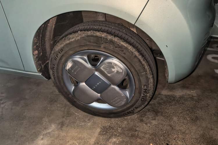 Used Geely Galaxy Panda 2023 Panda Mini 200km Endurance Bear Right Front Wheel Hub