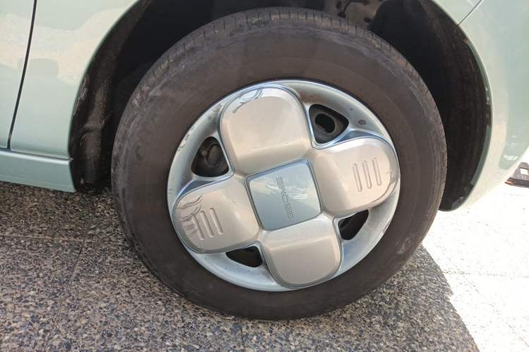 Used Geely Galaxy Panda 2023 Panda Mini 200km Endurance Bear Right Front Wheel Hub