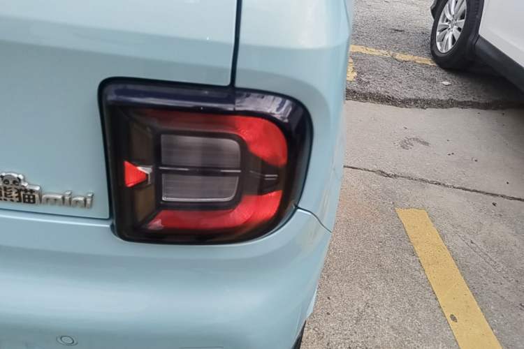 Used Geely Galaxy Panda 2023 Panda Mini 200km Endurance Bear Right Rear Taillight