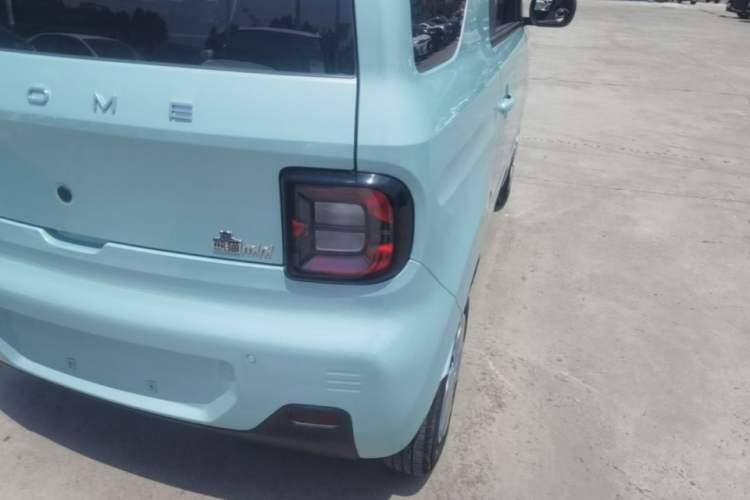 Used Geely Galaxy Panda 2023 Panda Mini 200km Endurance Bear Right Rear Taillight