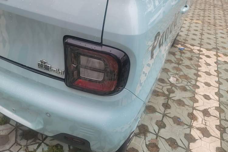 Used Geely Galaxy Panda 2023 Panda Mini 200km Endurance Bear Right Rear Taillight