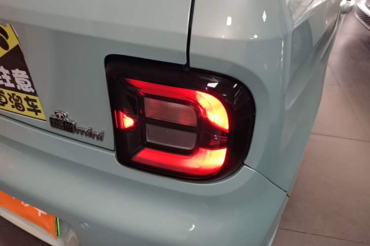 Used Geely Galaxy Panda 2023 Panda Mini 200km Endurance Bear Right Rear Taillight