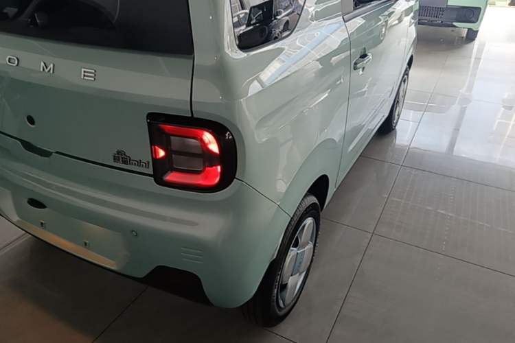 Used Geely Galaxy Panda 2023 Panda Mini 200km Endurance Bear Right Rear Taillight