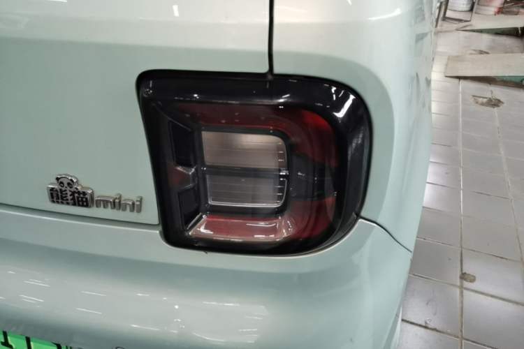 Used Geely Galaxy Panda 2023 Panda Mini 200km Endurance Bear Right Rear Taillight