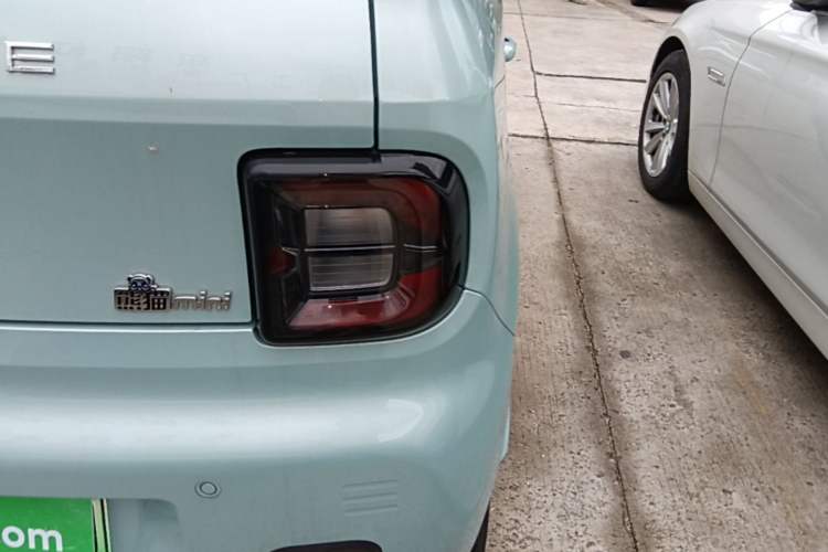 Used Geely Galaxy Panda 2023 Panda Mini 200km Endurance Bear Right Rear Taillight