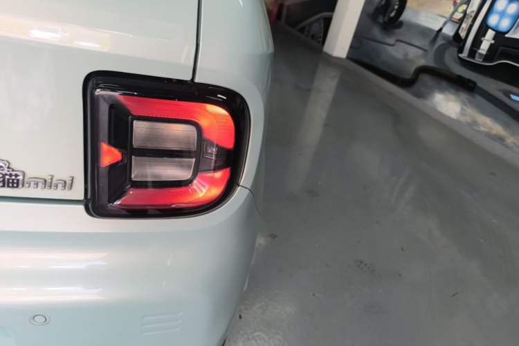 Used Geely Galaxy Panda 2023 Panda Mini 200km Endurance Bear Right Rear Taillight
