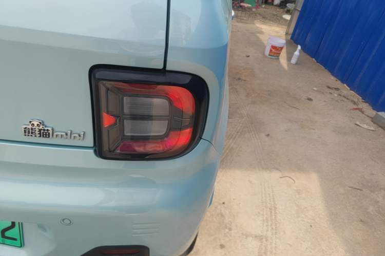 Used Geely Galaxy Panda 2023 Panda Mini 200km Endurance Bear Right Rear Taillight