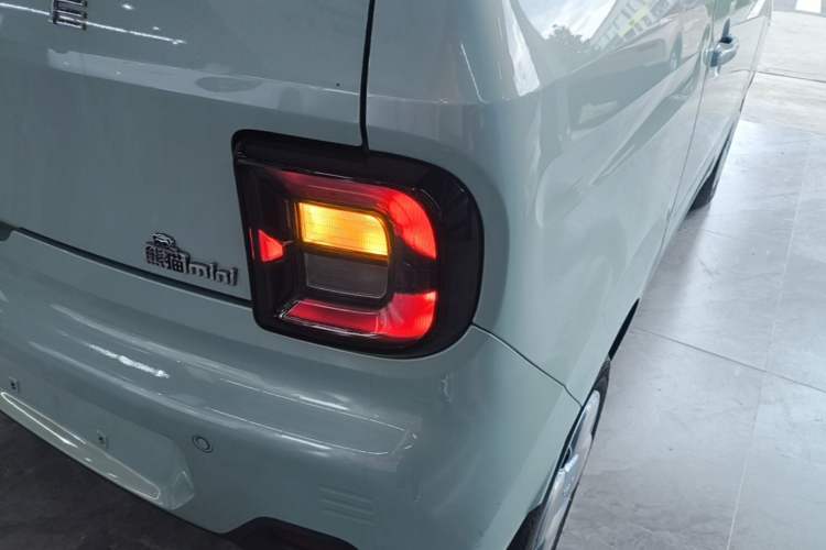 Used Geely Galaxy Panda 2023 Panda Mini 200km Endurance Bear Right Rear Taillight