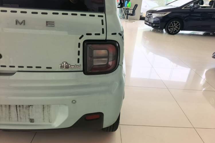 Used Geely Galaxy Panda 2023 Panda Mini 200km Endurance Bear Right Rear Taillight