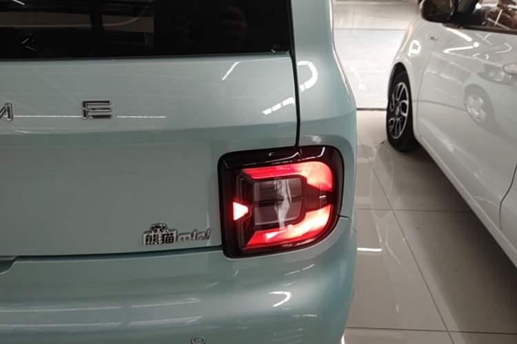 Used Geely Galaxy Panda 2023 Panda Mini 200km Endurance Bear Right Rear Taillight