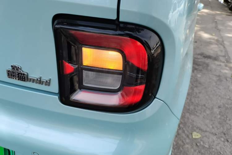 Used Geely Galaxy Panda 2023 Panda Mini 200km Endurance Bear Right Rear Taillight