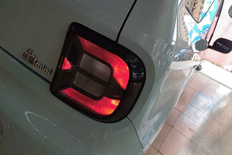 Used Geely Galaxy Panda 2023 Panda Mini 200km Endurance Bear Right Rear Taillight