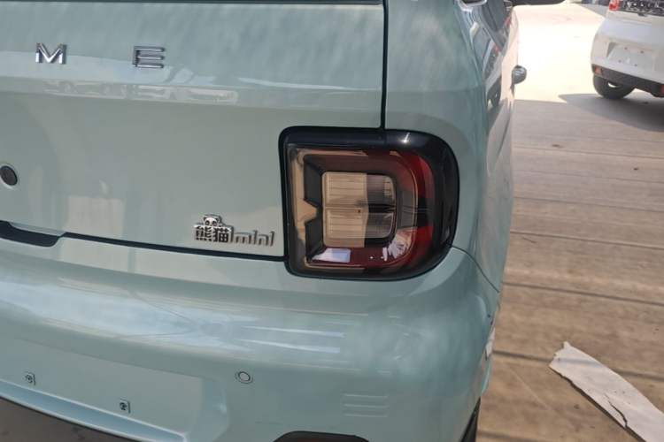 Used Geely Galaxy Panda 2023 Panda Mini 200km Endurance Bear Right Rear Taillight