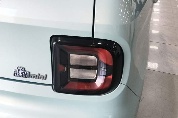 Used Geely Galaxy Panda 2023 Panda Mini 200km Endurance Bear Right Rear Taillight