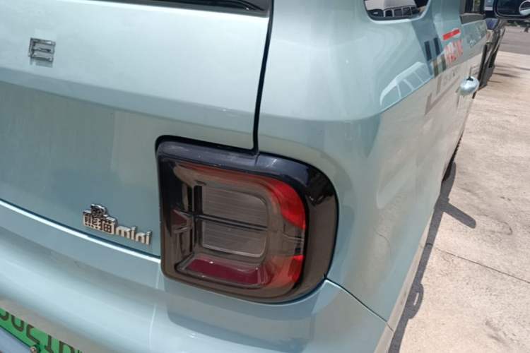 Used Geely Galaxy Panda 2023 Panda Mini 200km Endurance Bear Right Rear Taillight