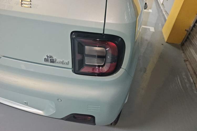 Used Geely Galaxy Panda 2023 Panda Mini 200km Endurance Bear Right Rear Taillight