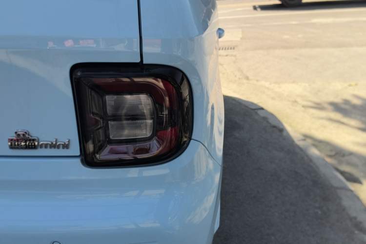 Used Geely Galaxy Panda 2023 Panda Mini 200km Endurance Bear Right Rear Taillight