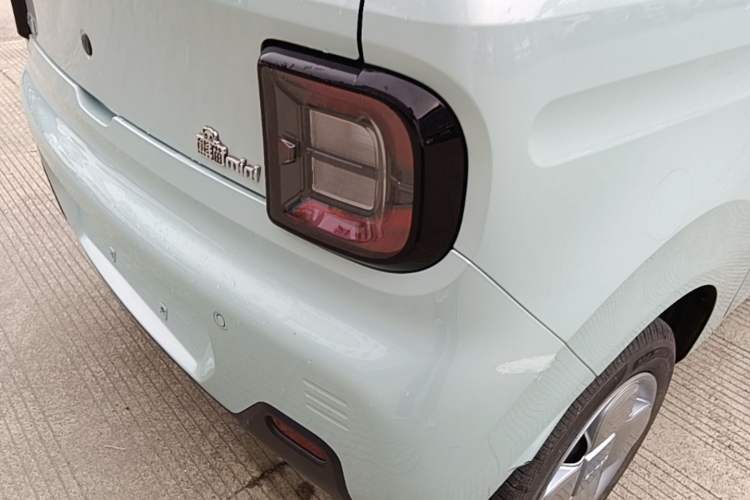 Used Geely Galaxy Panda 2023 Panda Mini 200km Endurance Bear Right Rear Taillight